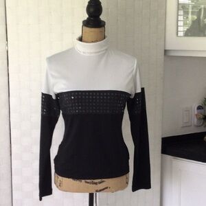 Woman’s Nils Sportswear Pullover Top size M color black & white    #426